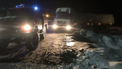 Автобус, "швидка", тягач та авто електриків: волинські рятувальники за добу відбуксирували п'ять автомобілів