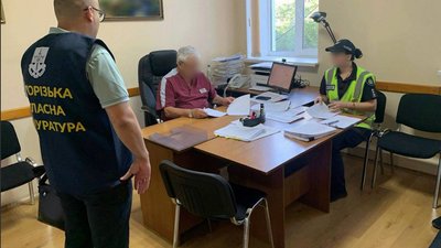 Дев'ять посадовців із Запорізької області отримали підозри в корупції