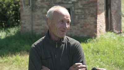 Понад 60 років живе у будинку на пагорбі