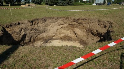 У Черкасах внаслідок зливи обвалився головний каналізаційний колектор