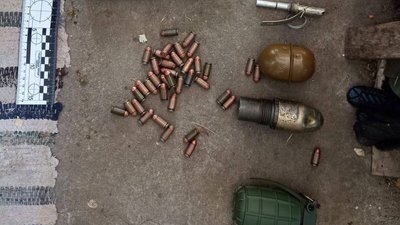 Під домашній арешт взяли чоловіка з Черкащини, який зберігав боєприпаси Під домашній арешт взяли чоловіка з Черкащини, який зберігав боєприпаси