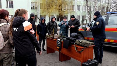 Рятувальники провели тренінг для вінницьких закладів освіти Рятувальники провели тренінг для вінницьких закладів освіти