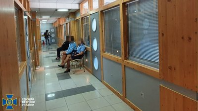 СБУ заявляє про викриття схеми на розмитненні авто в Поліській митниці СБУ заявляє про викриття схеми на розмитненні авто в Поліській митниці