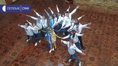 Танок у національному вбранні та тематичні виставки: у Сумах відзначили День вишиванки