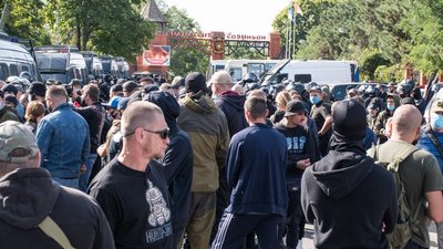 В Одесі пікетували з'їзд ОПЗЖ: групу людей затримали, у них вилучили зброю