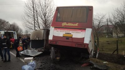 На Волині у ДТП потрапив автобус "Вараш-Львів", є травмовані На Волині у ДТП потрапив автобус "Вараш-Львів", є травмовані