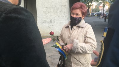 У Вінниці нацгвардійці привітали вчителів із професійним святом У Вінниці нацгвардійці привітали вчителів із професійним святом