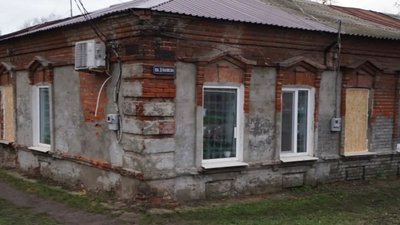 Пошкоджений через російську атаку будинок в Іванівці у Харкові