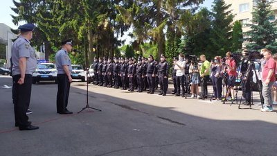 Рівне: авто для поліцейських в ОТГ приїхав вручати голова Нацполіції Рівне: авто для поліцейських в ОТГ приїхав вручати голова Нацполіції