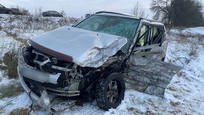 Внаслідок зіткнення двох автівок на Сумщині травмувалися шестеро людей