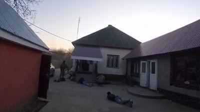 Підозрюваних у вимаганні грошей від місцевих мешканців затримали на Закарпатті
