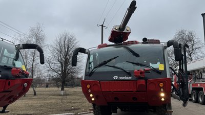 Гаситимуть промислові об’єкти: полтавські рятувальники отримали спецмашини від партнерів Гаситимуть промислові об’єкти: полтавські рятувальники отримали спецмашини від партнерів