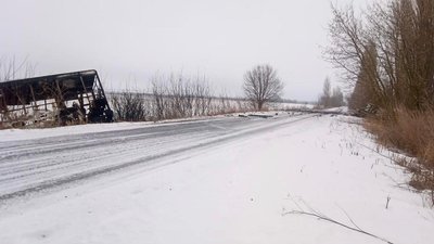 Російські військові обстріляли цивільну маршрутку на Сумщині: що розповідають очевидці Російські військові обстріляли цивільну маршрутку на Сумщині: що розповідають очевидці