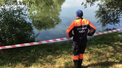 У центрі Чернігова в Стрижні знайшли тіло невідомого чоловіка У центрі Чернігова в Стрижні знайшли тіло невідомого чоловіка
