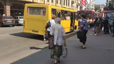 Франківські приватні перевізники пояснили, чому не хочуть возити пільговиків