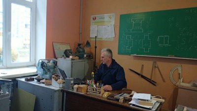 Кишенькові пічки для ЗСУ: сумський вчитель зі своїми учнями виготовляє мінінагрівачі для наших оборонців Кишенькові пічки для ЗСУ: сумський вчитель зі своїми учнями виготовляє мінінагрівачі для наших оборонців