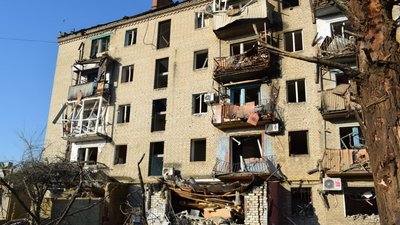 Російська армія минулої доби вдарила по школі, залізниці, житловим будинкам Донеччини