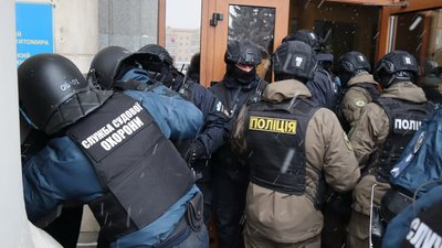 У житомирському Будинку правосуддя пройшли масштабні навчання Служби судової охорони і поліції У житомирському Будинку правосуддя пройшли масштабні навчання Служби судової охорони і поліції
