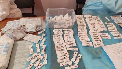 Водіїв громадського транспорту і таксистів у Тернополі протестували на коронавірус Водіїв громадського транспорту і таксистів у Тернополі протестували на коронавірус