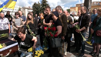 Повернувся з-за кордону боронити Україну: у Рівному попрощалися із загиблим бійцем ЗСУ Ігорем Шаляпіним Повернувся з-за кордону боронити Україну: у Рівному попрощалися із загиблим бійцем ЗСУ Ігорем Шаляпіним