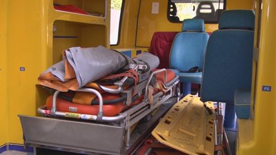 Два автомобілі швидкої допомоги передала волонтерка у лікарню на Вінниччину Два автомобілі швидкої допомоги передала волонтерка у лікарню на Вінниччину