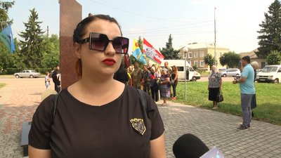 У Ружині на Житомирщині сім'ям загиблих військових вручили "Ікони пам'яті" У Ружині на Житомирщині сім'ям загиблих військових вручили "Ікони пам'яті"