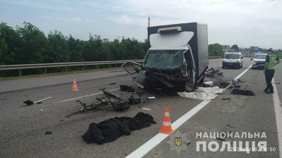 ДТП під час нанесення дорожньої розмітки: загинув 18-річний чоловік ДТП під час нанесення дорожньої розмітки: загинув 18-річний чоловік