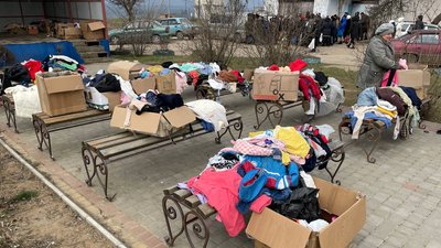 З колядками та піснями. На Миколаївщині жителі двох сіл отримали гуманітарну допомогу З колядками та піснями. На Миколаївщині жителі двох сіл отримали гуманітарну допомогу
