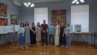 люди в Черкаському художньому музеї