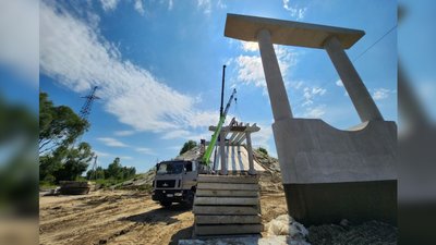 Процес відновлення мосту на Чернігівщині Процес відновлення мосту на Чернігівщині