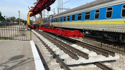 В Ужгороді прем'єр-міністр Денис Шмигаль анонсував будівництво європейської колії до станції "Чоп" В Ужгороді прем'єр-міністр Денис Шмигаль анонсував будівництво європейської колії до станції "Чоп"