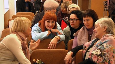 "Бюджетникам" на Хмельниччині пропонують йти у відпустки за власний рахунок. Хто пішов, а хто проти