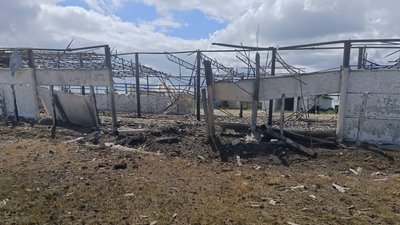 Зруйнована армією РФ будівля фермерського підприємства на Миколаївщині, 29 травня 2025 року Зруйнована армією РФ будівля фермерського підприємства на Миколаївщині, 29 травня 2025 року