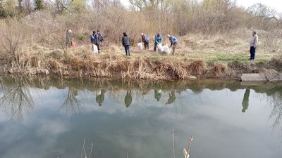 Працівники Дністровського БУВРу поприбирали сміття поблизу водойм і дамб Івано-Франківщини