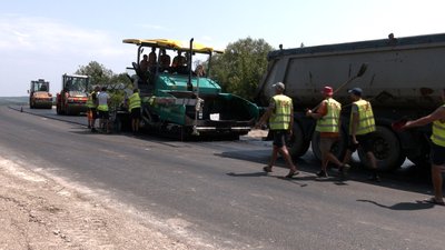 Має з’єднати 8 областей. На Прикарпатті ремонтують дорогу Стрий — Ізварине