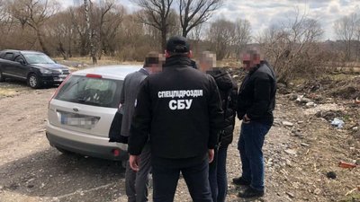 10 тисяч гривень хабаря: на Хмельниччині СБУ затримала офіцера поліції