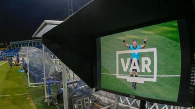 "Рух" стверджує, що "Інгулець" не погоджує використання VAR у матчі УПЛ: позиції клубів