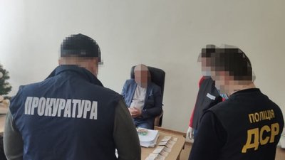 У Львові директора навчального закладу підозрюють у вимаганні хабаря