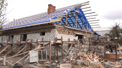 В одному із сіл Черкащини відновлюють пошкоджені будинки В одному із сіл Черкащини відновлюють пошкоджені будинки