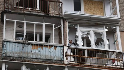 Росія вдарила двома ракетами по Балаклії: 3 загиблих, 15 поранених Росія вдарила двома ракетами по Балаклії: 3 загиблих, 15 поранених
