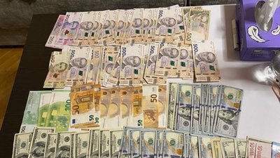 На Київщині податківець вимагав хабар за зменшення штрафу з півтора мільйона до 1 тис. грн