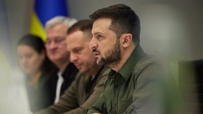 "Жоден з покидьків не втече, але може не дожити до суду", — Зеленський про військових РФ, перекинутих з Бучі під Ізюм