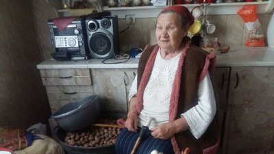 "Телевізор - мій лікар", - пенсіонерка з Волині, до якої не доїхала швидка через багнюку "Телевізор - мій лікар", - пенсіонерка з Волині, до якої не доїхала швидка через багнюку