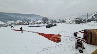Львів'яни пролетіли над Карпатами на повітряній кулі Львів'яни пролетіли над Карпатами на повітряній кулі