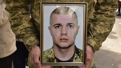 Загинули на Донеччині: у Луцьку попрощалися з трьома військовослужбовцями Загинули на Донеччині: у Луцьку попрощалися з трьома військовослужбовцями