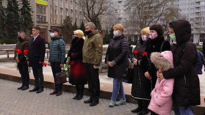 У Миколаєві вшанували пам’ять загиблих українських захисників У Миколаєві вшанували пам’ять загиблих українських захисників
