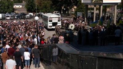 У Рівному попрощалися із загиблим бійцем Олександром Чайкою У Рівному попрощалися із загиблим бійцем Олександром Чайкою