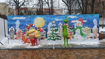 Грінч, Фердинад та Майк Вазовський: новорічні фотозони у Вінниці Грінч, Фердинад та Майк Вазовський: новорічні фотозони у Вінниці
