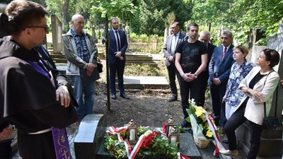 Вбили червоноармійці під час окупації. На Личаківському цвинтарі знайшли поховання львів'ян