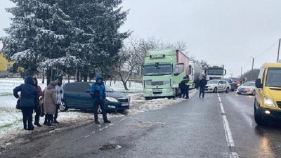 На Львівщині внаслідок наїзду автомобіля помер чотирирічний хлопчик